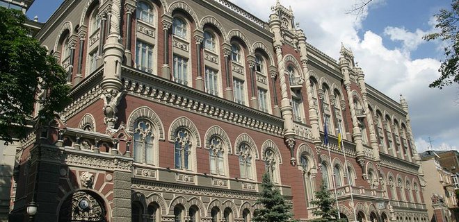 НБУ запретил принимать 100 рублей, выпущенные к ЧМ-2018 в РФ - Фото