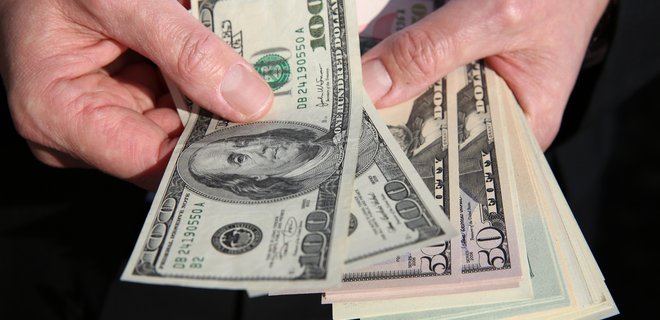 Наличный доллар подешевел на 9 копеек - Фото
