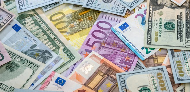 Наличные курсы: доллар растет, евро падает - Фото