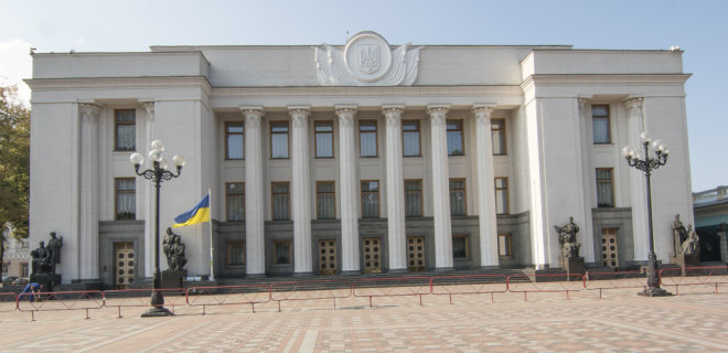 Рада проголосовала за возвращение военным надбавки в 30 000 гривен - Фото