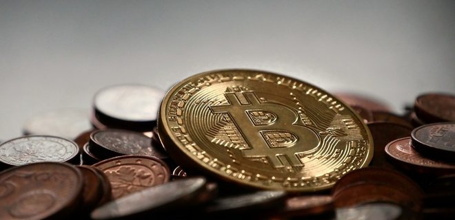 Bitcoin обвалился на $2000 за день. В чем причина - Фото