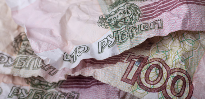Российская биржа рухнула на 45% после начала вторжения, рубль – на историческом минимуме - Фото