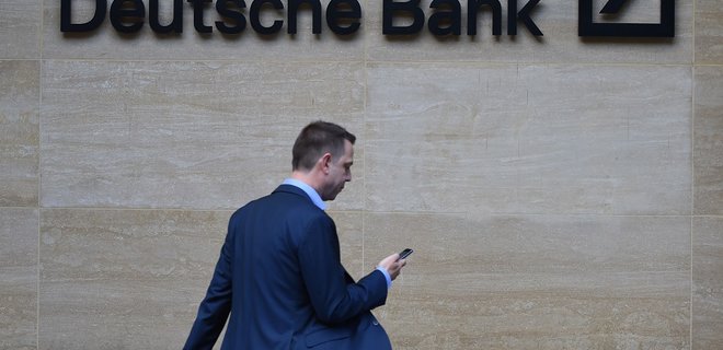 Найбільший банк Німеччини оголосив про скорочення персоналу, попри прибуток - Фото