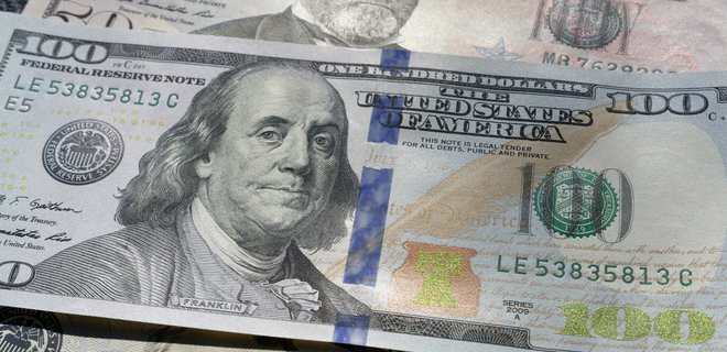 Курс межбанка: доллар к закрытию подешевел на 15 копеек - Фото