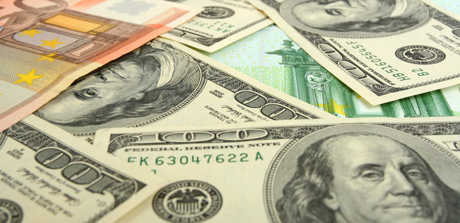 Курс НБУ: доллар и евро подешевели - Фото