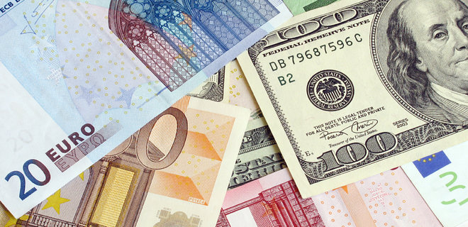 Доллар и евро подешевели. Курс валют НБУ - Фото