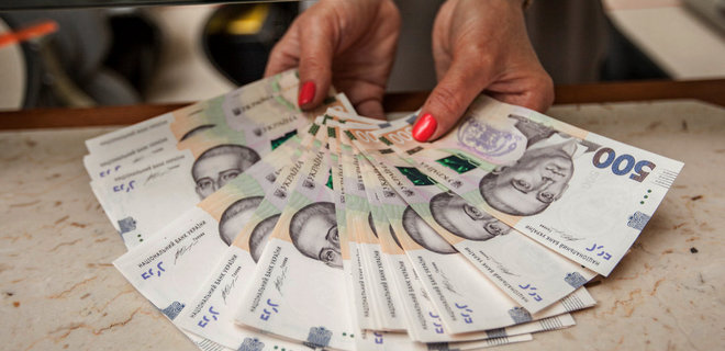 Реальна зарплата впала за місяць майже на 200 грн, але зберегла річне зростання – Держстат - Фото