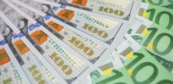 Доллар и евро дорожают. Наличные курсы валют - Фото