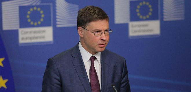 Украина получила еще 300 млн евро макрофинансовой помощи от ЕС - Фото