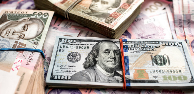 Готівкові долар та євро подешевшали - Фото