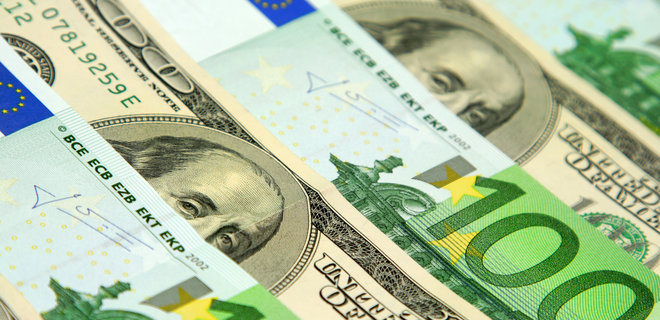 Готівкові долар і євро подешевшали - Фото