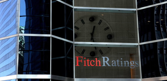 Агентство Fitch, несмотря на избежание дефолта, может снизить кредитный рейтинг США - Фото