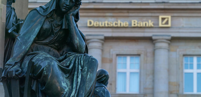 Deutsche Bank закрывает сотню отделений. Клиенты научились пользоваться онлайн-услугами - Фото