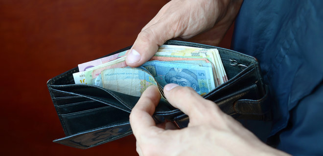 Реальные зарплаты украинцев в частном секторе прекратили падение – НБУ - Фото