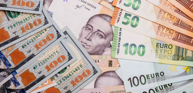 Готівковий долар у банках подорожчав, а готівковий євро – подешевшав - Фото