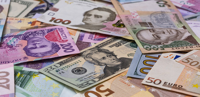 Готівковий долар дорожчає, а євро дешевшає - Фото