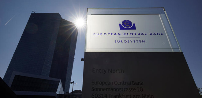 Европейский центробанк поручил банкам подготовиться к возможным санкциям против РФ  - Фото