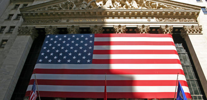 Нью-Йоркская фондовая биржа и Nasdaq прекратили торговать акциями восьми компаний из РФ  - Фото