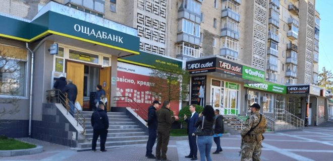 Ощадбанк возобновил работу отделений и банкоматов в Буче и Ирпене  - Фото