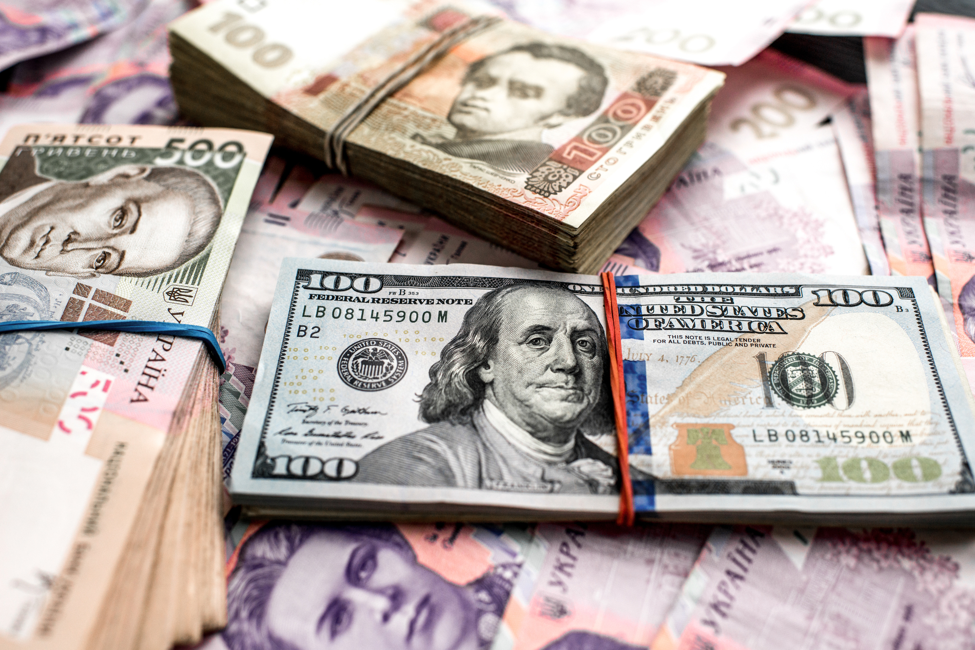 Долар за 40: банки отримали $400 млн на продаж, але це не розвернуло курс. Поки що - Фото