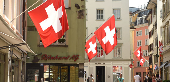 Швейцария стремится прекратить обмен банковскими данными с Россией - Фото