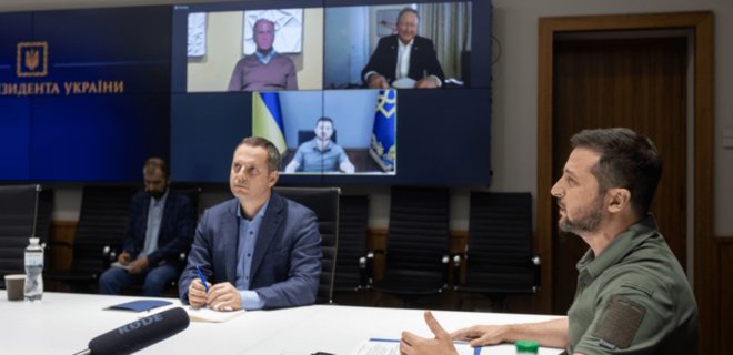 Зеленский запросил у инвестгиганта BlackRock консультации по привлечению денег в Украину - Фото