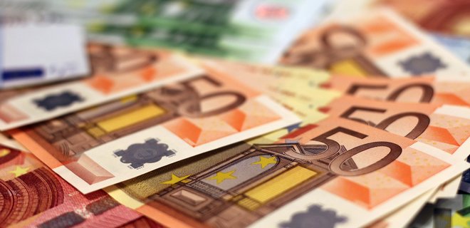 Євро подешевшав на 25 копійок. Курси валют у банках - Фото