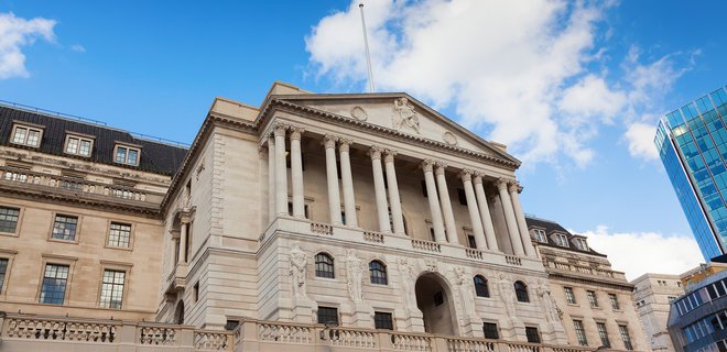 Банк Англії рекордно підвищив ключову ставку для боротьби з інфляцією - Фото
