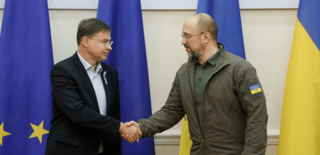 Україна отримає перший транш з 18 млрд євро допомоги ЄС у січні — Домбровскіс - Фото