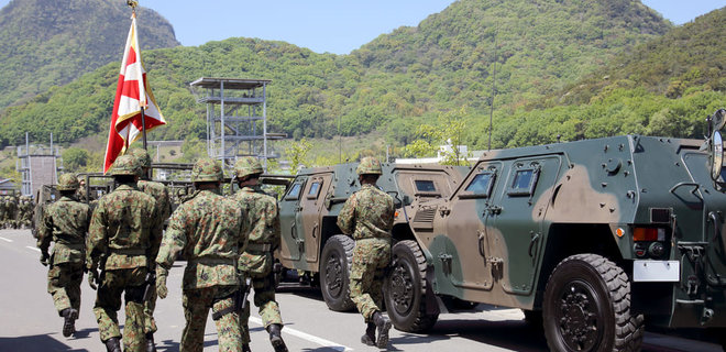 Япония отказывается от пацифизма: выделяет $320 млрд на оборону, повышает налоги - Фото