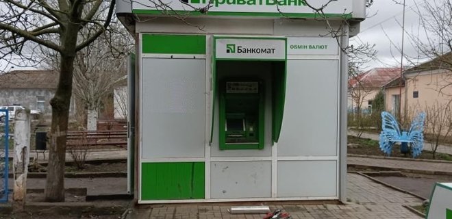 ПриватБанк возобновил работу банкоматов в Чернобаевке, ее регулярно обстреливают россияне - Фото