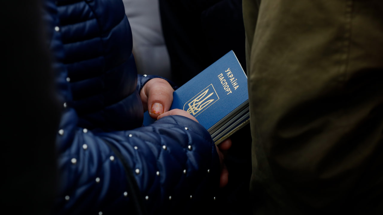 Время расплаты. Сколько налогов будут платить украинские беженцы за границей и в Украине - Фото